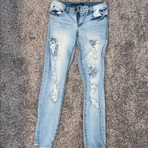 Skinny Destroyed Blue Jeans